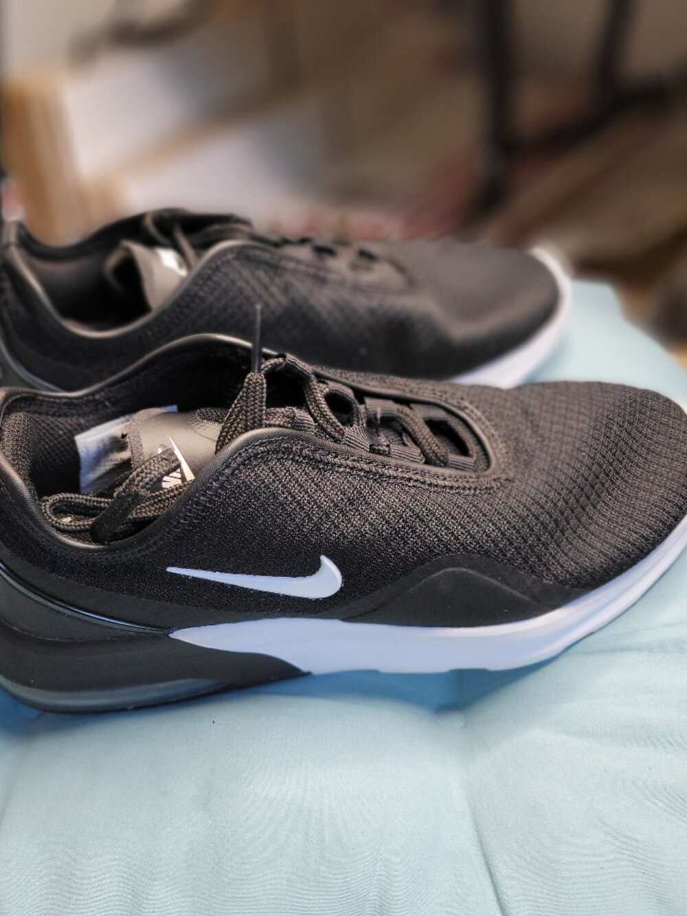 Nike Women's Air Max Motion 2 Running Sneakers Shoes Black/White Size US 7.5